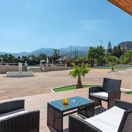 Aparthotel W By Estia 4*