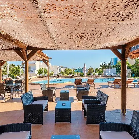 W By Estia Aparthotel 4*